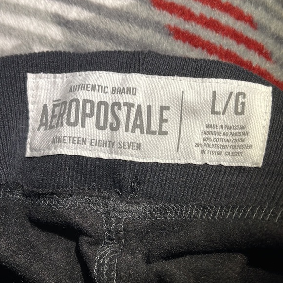 AEROPOSTALE MENS SWEATPANTS SHORTS BLACK 2010 Aeropostale A87 ⭐️NWT Black Shorts - Picture 3 of 3